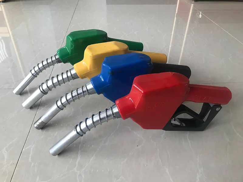 Boquilla de combustible autosellante automática