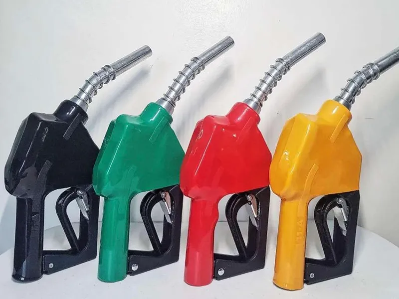 Boquilla de combustible autosellante automática